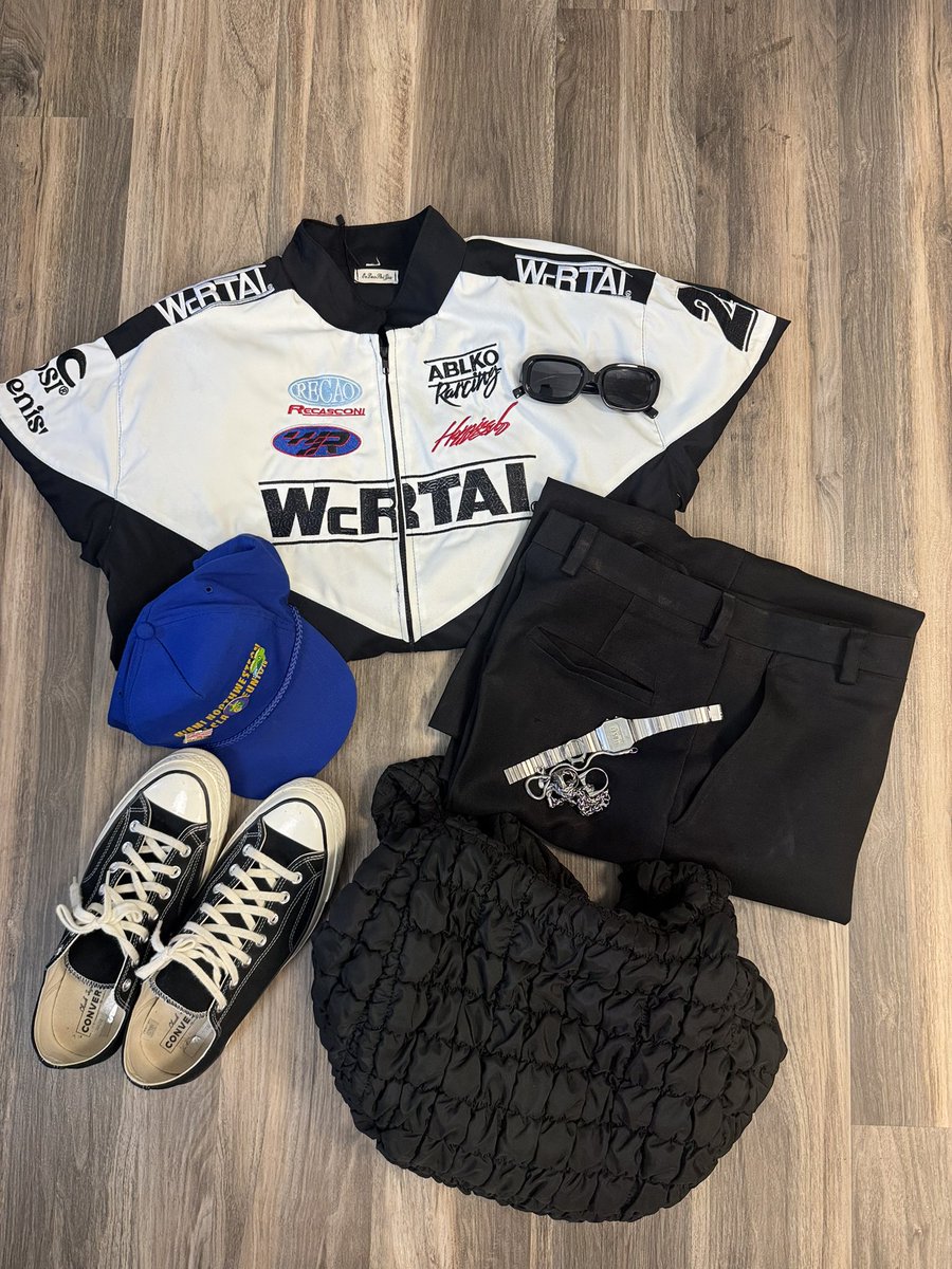 bibzystyles's tweet photo. The outfit and the details https://t.co/TEi4Kgu47K