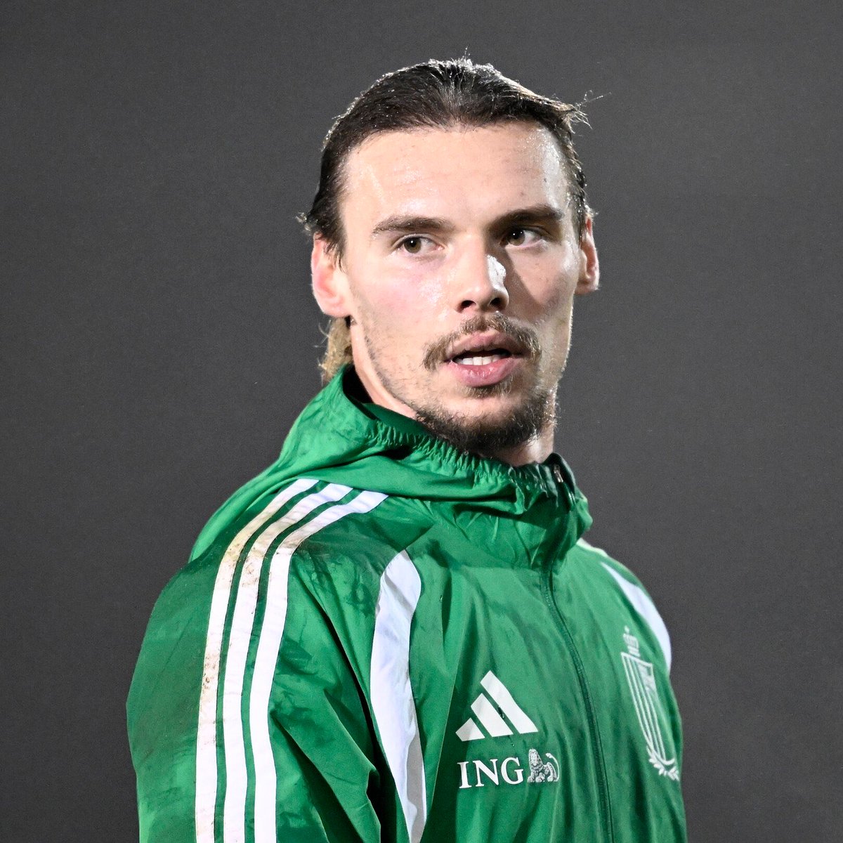 JoueursBE's tweet photo. 🔴 OFFICIEL ! Maarten Vandevoordt se rendra également aux  États-Unis ! 🇺🇸 

Il occupera le rôle de 4e gardien lors des entraînements, mais ne sera donc logiquement, jamais sur la feuille de match. 

Cela lui permettra de vivre quand même un grand tournoi de l’intérieur ! 💪 https://t.co/e6NYY8IGlk