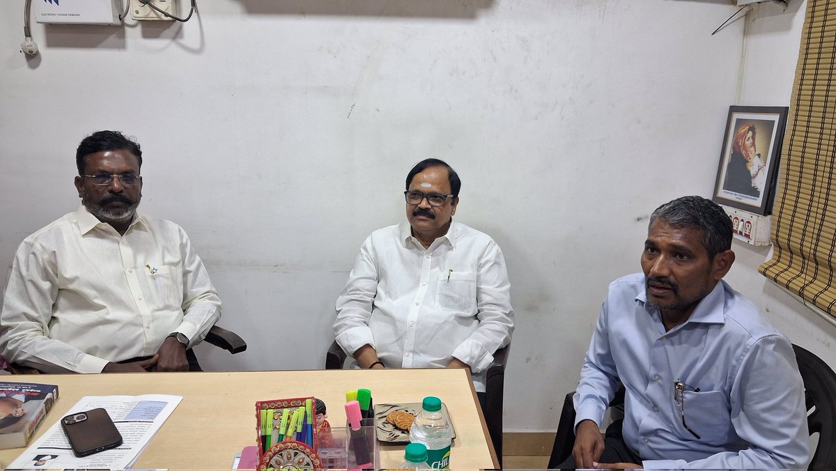 AiPmkoffi's tweet photo. இன்று (15/05/2026) விசிக தலைவர் முனைவர்.தொல் திருமாவளவன் அவர்களுடன் சந்திப்பு!..
----------------------------------------- மரியாதை நிமித்தமாக விடுதலை சிறுத்தைகள் கட்சியின் தலைவர், நாடாளுமன்ற உறுப்பினர் மரியாதைக்குரிய முனைவர் தொல்.திருமாவளவன் அவர்களை விசிக_வின் தலைமை அலுவலகமான அம்பேத்கர் திடலில் அனைதிந்திய பாட்டாளி முன்னேற்றக் கட்சியின் நிறுவனர் - தலைவர் மதிப்பிற்குரிய ஐயா திரு சி.என். இராமமூர்த்தி அவர்கள் நேரில் சென்று சந்தித்து, 
விடுதலை சிறுத்தைகள் கட்சி இரண்டு சட்டமன்ற தொகுதிகளில் வெற்றி பெற்றதற்கு வாழ்த்துகளை தெரிவித்துக் கொண்டதோடு, தமிழக வெற்றிக் கழகத்திற்கு ஆதரவு கொடுத்த நிலைப்பாட்டையும் வரவேற்று வாழ்த்தினார்!..
இருப்பினும் அதிகாரத்தில் பங்கெடுத்திருக்க வேண்டும் என்ற கருத்தையும் பகிர்ந்துகொண்டார் ஐயா சி.என்.ஆர்!..
பின்னர் திண்டிவனம் சட்டமன்றத் தொகுதியில் வெற்றிபெற்று தமிழ்நாடு சட்டமன்றத்தில் ஈழத்திற்கான குரலை பல பத்தாண்டுகளுக்கு பின்னர் உணர்வுப் பூர்வமாக வெளிப்படுத்தியமைக்காக சகோதரர் வன்னியரசு!, அவர்களையும் சந்தித்து மகிழ்ச்சியையும் வாழ்த்துகளையும்  பகிர்ந்துகொண்டார் ஐயா சி.என்.ஆர்..
பின்னர் நேர- நெருக்கடிக்கிடையில் ஒரு நீண்ட உரையாடலாக சமகால அரசியல் சூழல் குறித்து விரிவாக உரையாடினார் சகோதரர் திருமாவளவன் அவர்கள்!..

இந்நிகழ்வின் போது கட்சியின் துணைத் தலைவர் k. வெங்கடேசன் மற்றும் மாநில IT Wing பொறுப்பாளர் சு.தண்டபாணி உடன் இருந்தனர்!...

@thirumaofficial @VanniTamizhVCK @VckBalaji @ChelladuraiN1 @itwingvck @vckdigital