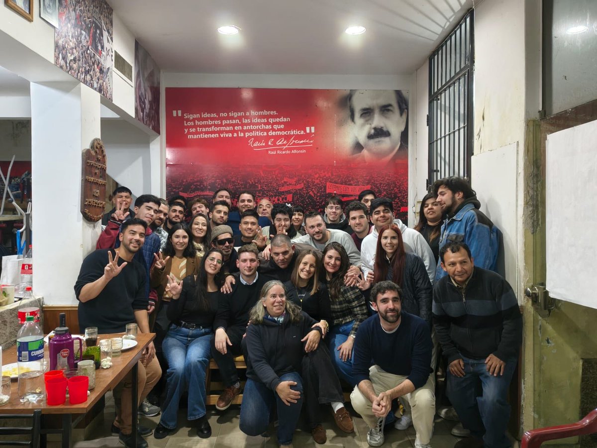 Nahuebreglia's tweet photo. Gracias @ElJaroslavsky y a los amigos por la invitación a debatir ayer en el histórico barrio de San Cristóbal 📍

Somos el partido del sentido común y por eso hay que salir a hablar con cada vecino. Siempre adelante que vamos a volver a gobernar la Ciudad de Buenos Aires 🇵🇱💪🏻 https://t.co/sfmAZeSiZN