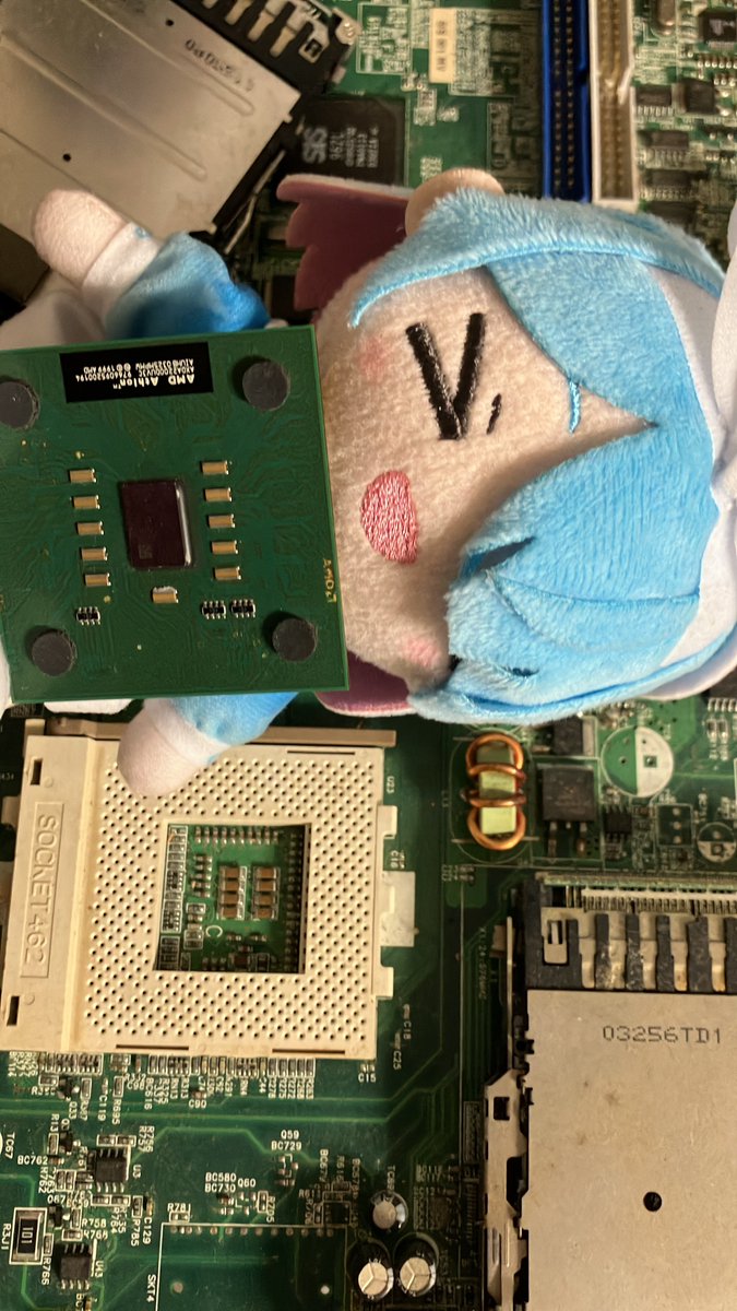 もうじき解体されるので見納め Socket462とAthlonXP 2200+ (FMVCE227D もうじき解体されるので見納め Socket462とAthlonXP 2200+ (FMVCE227D