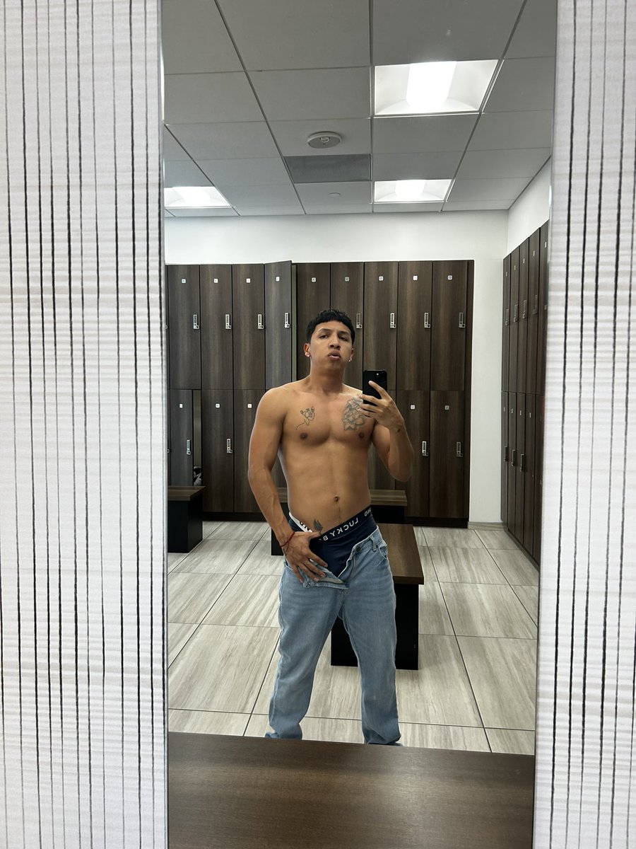 jay_tx20's tweet photo. What if I go broke and I got no more racks to spend on you? https://t.co/X1AhLddD6v
