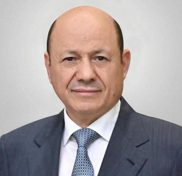 HashemAlwadee's tweet photo. فضيحة.. خفايا التنسيق السري بين أقطاب المرتزقة وأحد القيادات العليا في صنعاء

أكدت مصادر مطلعة أن الهجمات الإعلامية والتغريدات المثيرة للجدل التي ينشرها الشيخ سلطان السامعي عضو المجلس السياسي الاعلى بصنعاء ليست إلا نتاج مطبخ إعلامي يدار مباشرة من أروقة ما يسمى بـ "مجلس القيادة" التابع لدول العدوان. 

وأوضحت المصادر أن رئيس المجلس المدعو رشاد العليمي يقف خلف تنسيق متواصل ومباشر مع السامعي حيث أشرف العليمي شخصياً على تكليف أحد الناشطين الإعلاميين البارزين في صفوف المرتزقة بالعودة إلى صنعاء مستغلاً قرار العفو العام للعمل كمكتب إعلامي للسامعي.

وتشير التفاصيل إلى أن هذا الناشط الذي يتلقى توجيهاته من غرف عمليات إعلامية في الرياض وعدن هو من يتولى صياغة الأفكار وكتابة التغريدات التي ينشرها السامعي بهدف ضرب الجبهة الداخلية وتشويه مؤسسات الدولة في صنعاء تحت لافتة المعارضة من الداخل.
وبحسب المصادر فإن هذا المخطط يأتي ضمن صفقة تضمن للسامعي دوراً مستقبلياً في أي تسوية سياسية مقابل استمراره في ممارسة دور المشاغب الذي يخدم أجندة دول العدوان في زعزعة الاستقرار الداخلي. 

هذا الانكشاف يضع السامعي اليوم أمام تساؤلات شعبية ووطنية كبرى حول تحوله إلى منصة إعلامية لمشاريع المرتزقة بالاضافة الى ماتم كشفه مؤخراً من انحراف في أداء قناة الساحات التي تحولت من منبر ثوري الى بوق يخدم العدوان بعد أن تم إقصاء الاعلاميين الثوريين الذين رفضوا مجاراة السامعي في خطابه التشويهي ضد الدولة وتمت معاقبتهم بايقاف برامجهم في وقت يخوض فيه الشعب اليمني معركته المصيرية ضد العدوان الامريكي الاسرائيلي مما يعزز القناعة بأن ما يطرحه السامعي في حملاته الاعلامية على منصات التواصل الاجتماعي ليس نقداً بناءً بل هو اختراق أمني وإعلامي مدروس يدار من غرف عمليات العدو.
