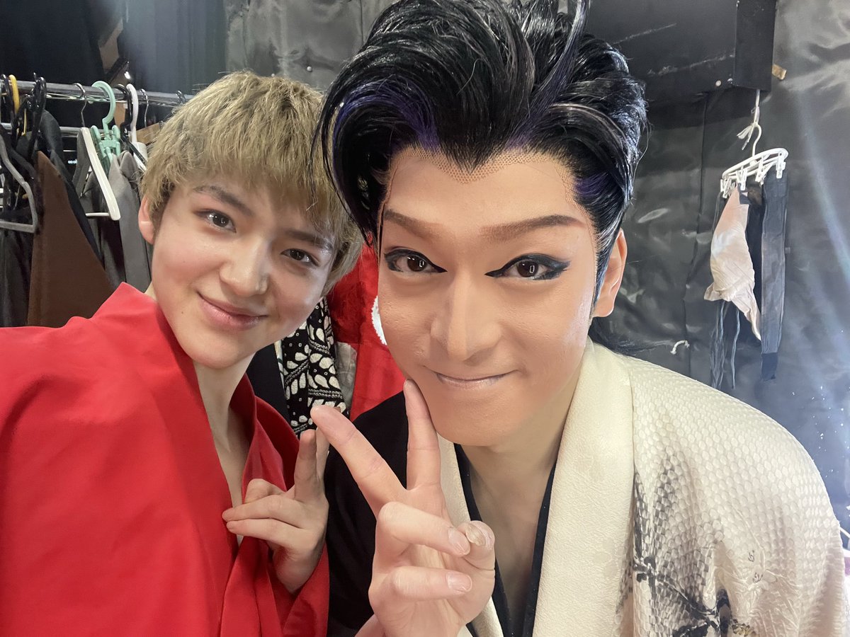 Taisei_11_'s tweet photo. 宝海劇団さんでの大阪京橋劇場10日間の大衆演劇修業無事に終わりました!!
学びと発見の多い、とても濃い10日間でした😊
毎日変わるお芝居や舞踊を間近で見て、たくさん勉強させていただきました!!
座長とも写真を撮っていただけて幸せ
でした✨
#宝海劇団 #TOPRUN https://t.co/2Guq2uJZ1Z