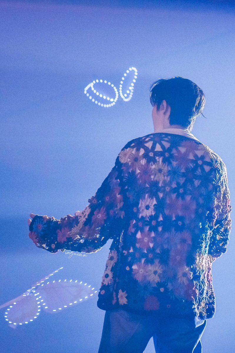 imgaeun99's tweet photo. 꽃과 나비🦋

#동해 #DONGHAE
#ALIVE

@donghae861015 https://t.co/2ZDnAnkqBl