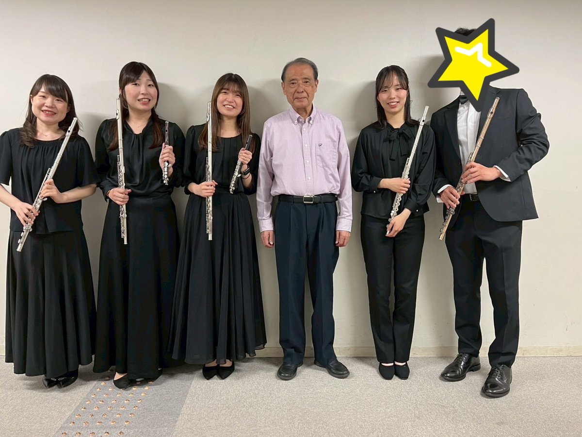 Pastorale2016's tweet photo. ＼ 定期演奏会を振り返ります🙋‍♀️ ／
当日の様子を写真と合わせてお届け！📸
【Part3 パート写真編②】
津堅先生・外囿さんと🥹✨

団員募集中です🙇‍♀️
⚠️見学の受け入れは5月末で一旦締切予定です。
ぜひこの機会に見学へお越しください👇
https://t.co/06D78EIBqP https://t.co/l8W12D3hpb