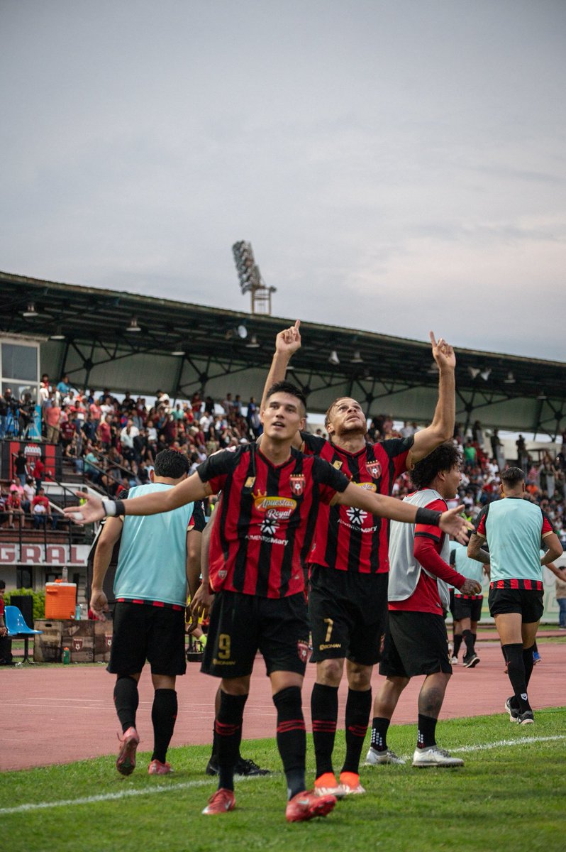 Tonythe144's tweet photo. @Portuguesa_FC is one of the most historic football clubs in Venezuela. Founded in 1972, the club won five Venezuelan league titles and became the first team in the country to win four,consecutive,championships. Portuguesa also reached the Copa Libertadores semifinals in 1977 https://t.co/iR54aeEfYK