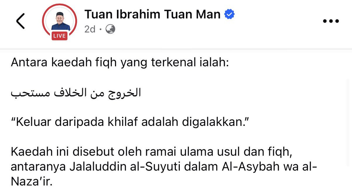 abuhafiz1's tweet photo. Dalam tulisan asal, Timbalan Presiden PAS ini dengan jelas sebut KAEDAH Fiqh dan menyatakan sumber dari kitab Usul Mazhab Syafie oleh Imam Suyuti. 
Tiba² setelah terceduk, bukan khilaf fiqh pula?
Benar² berusaha tegakkan benang yang sudah basah lencun?! https://t.co/s9vV9jsWR6