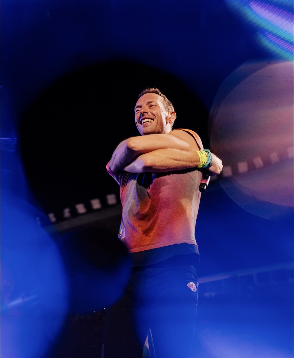 coldplay_canada's tweet photo. Give yourself a hug, you made it through the week! 🤗 

📸: @coldplay app

#coldplay
#chrismartin
#MusicOfTheSpheresWorldTour https://t.co/ZIBpXGK6vt