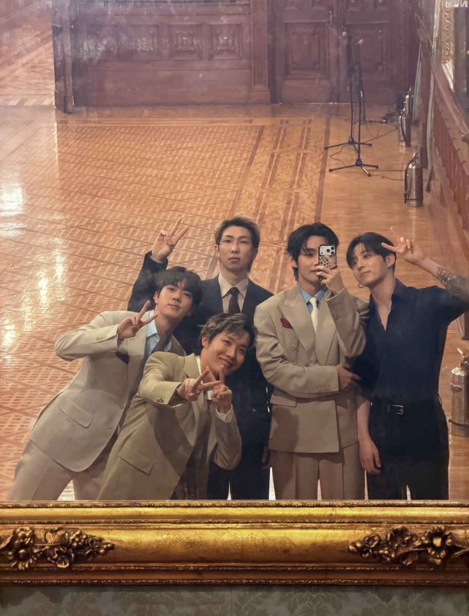 Pangdkat's tweet photo. Some moments feel bigger than ourselves. Grateful to experience this with BTS. https://t.co/ioAI8Vr4Q3