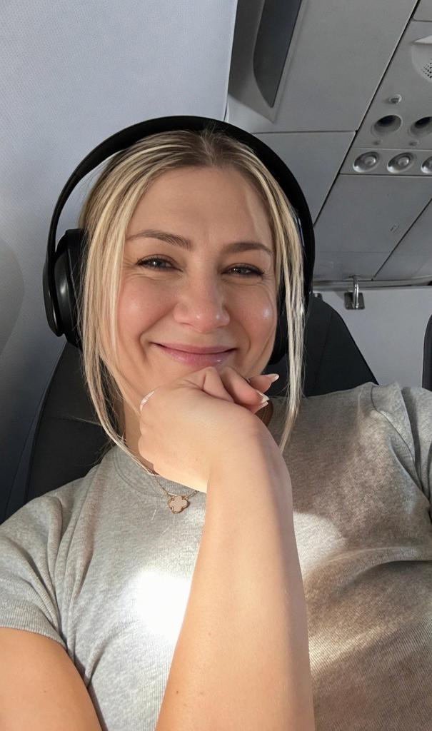 Jennifer4292's tweet photo. It's weekend, can we spend the weekend together ❗
#jenniferaniston #hollywood #movies #hollywoodtvshows  #celebrity #new https://t.co/epJesxASyC