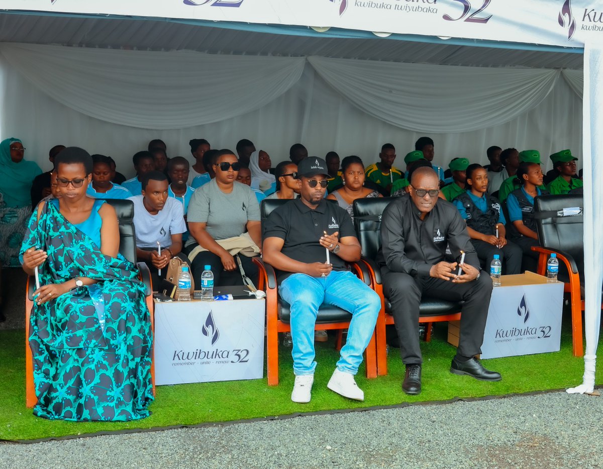 MusanzeDistrict's tweet photo. Guverineri wa @RwandaNorth @gahundemaurice yihanganishije abafite abagore, abana n'ababyeyi bishwe muri Jenoside yakorewe Abatutsi, asaba abaturage gusigasira ibyagezweho, guharanira ko amateka mabi ya Jenoside atazongera kubaho, kurwanya amacakubiri no gukomera ku bumwe. https://t.co/HWy7LnCHdf