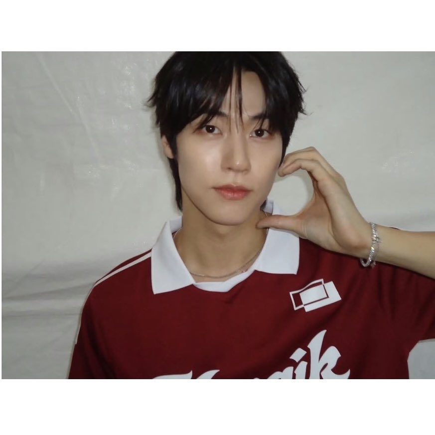 chenspringtime1's tweet photo. 오늘 사진들이 짱 마음에 들어 🥰
#이승협 https://t.co/zSLzThg6x3