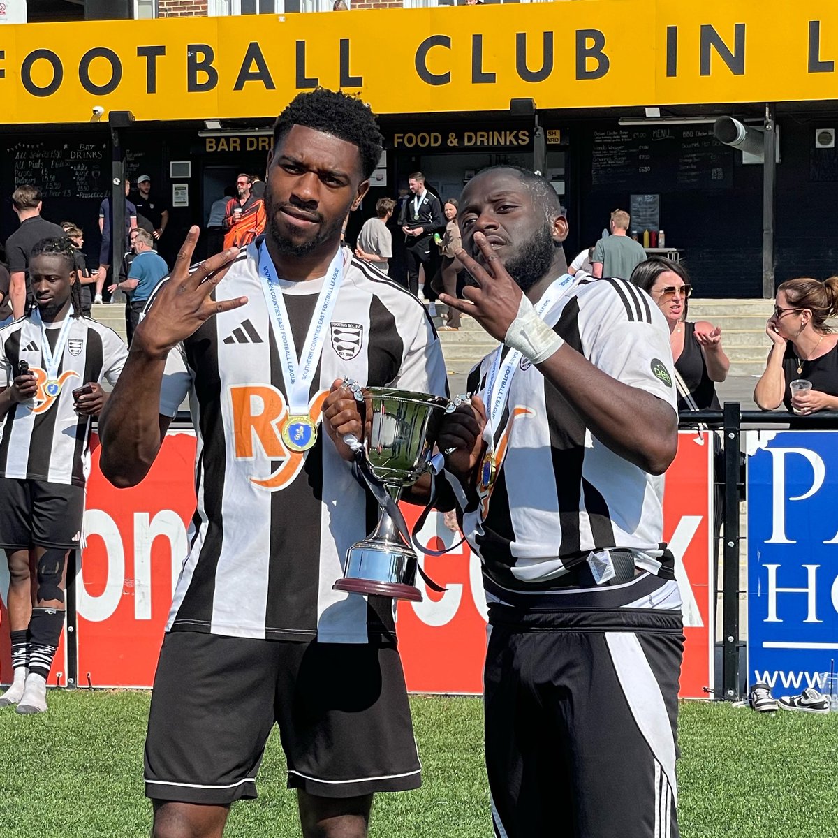 TootingBecFC's tweet photo. 🤩 Just some friends holding a trophy.

#UpTheBec #TBFC https://t.co/FwlpMMJiJh