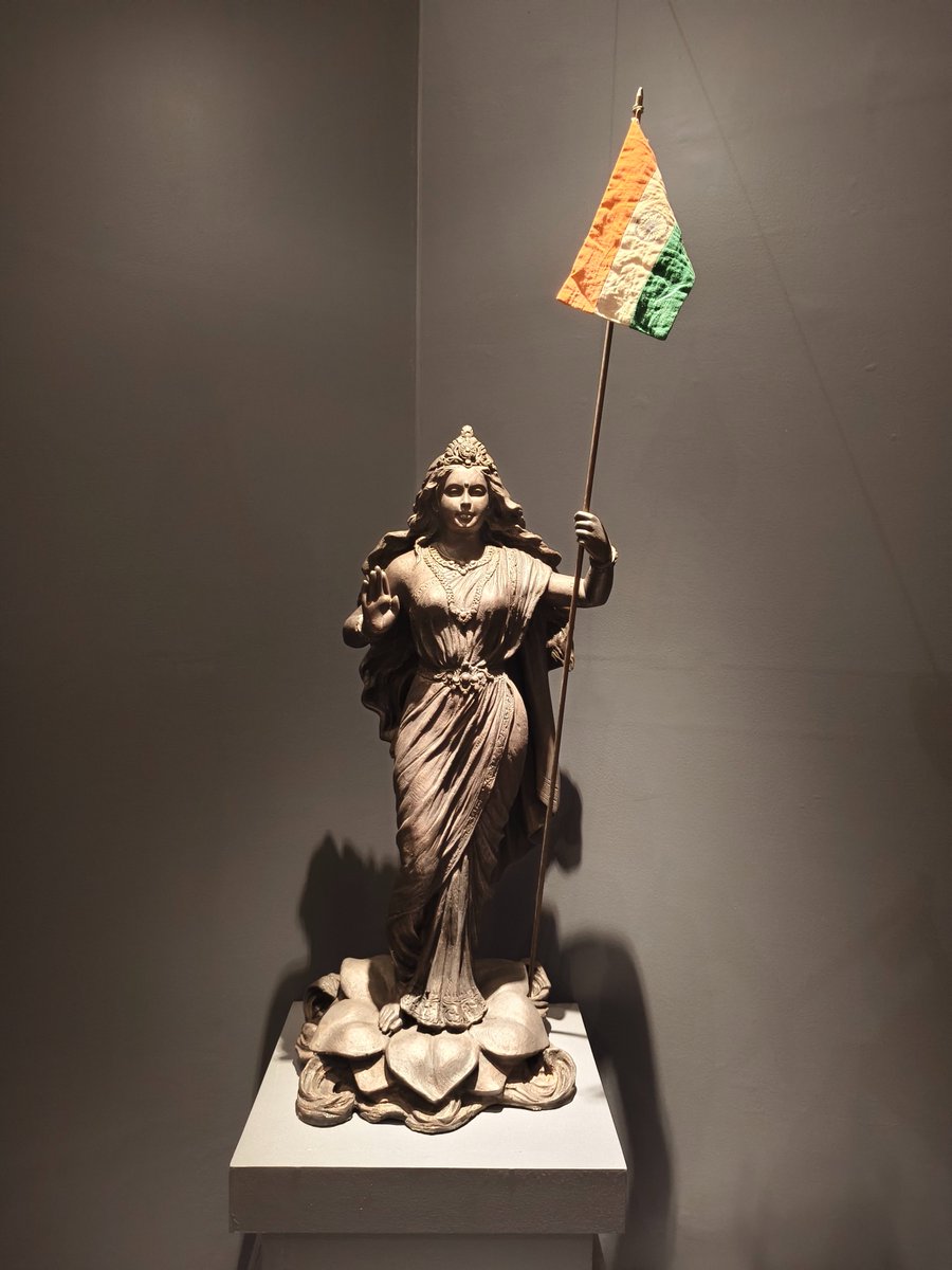 Satyamraj_in's tweet photo. Bronze sculpture of Bharat Mata holding the Indian national flag.

📍Bihar Museum, Patna

Which one looks better, the brighter shot or the darker one? https://t.co/VJz47AIfW4