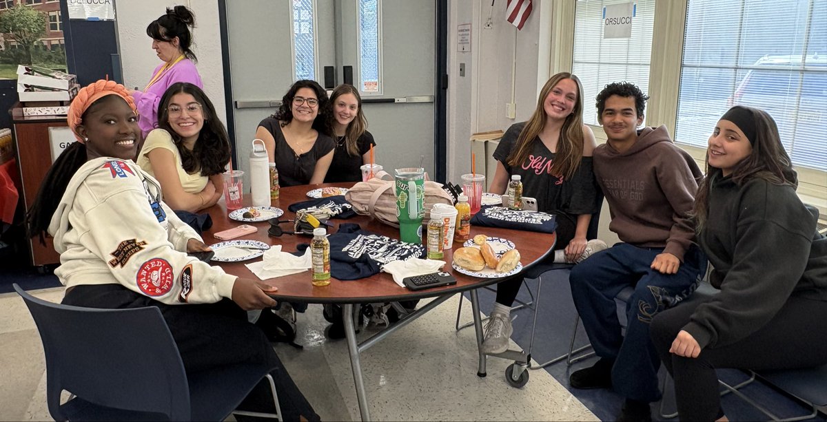 DunellenHS's tweet photo. Thank you to the Dunellen Education Association, Project Graduation, and the Class of 2026 for hosting a Senior Breakfast for our soon to be graduates! ⚓️⚓️ https://t.co/mv7UW4cZ1P