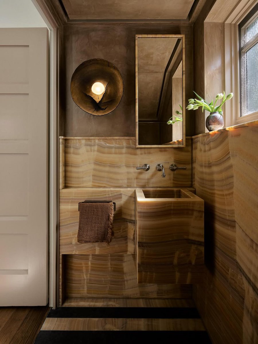 flackstudio_'s tweet photo. Step into Domain's powder room, tucked under the main central staircase, a beautiful little jewellery box detailed in onyx, with a  wall sconce.

Builder:
Stonemason:
Photography:
Editorial Styling: https://t.co/3ZA27IS5Ig
