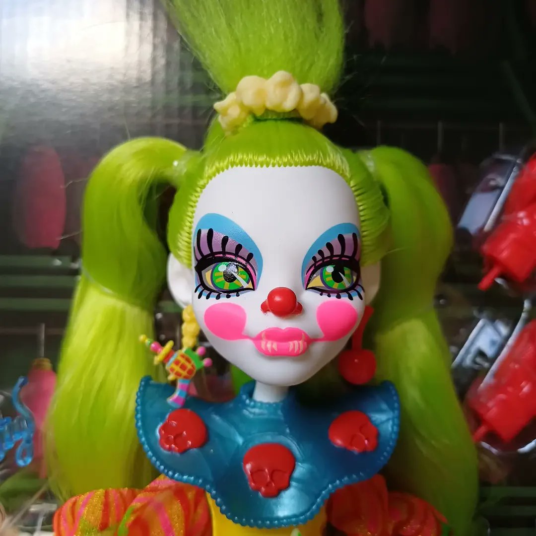 Buhtim_tg's tweet photo. Her hands can be swapped out for the boxing gloves. And she is on a Little Sister body.

Pics from j9_allen on IG https://t.co/D3mcd6AiXd