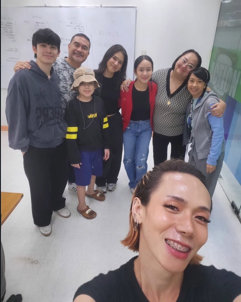 CapFordOFC's tweet photo. Workshop for AMD ✨ Can’t wait to see Cap and Cliff act together! 🩷🩵

#CapFord
#CapriceCayetano #JohnClifford https://t.co/tEOQSg2ccO