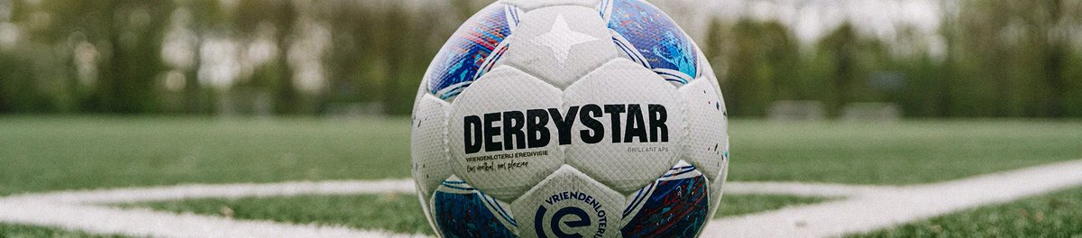 oranjefussball's tweet photo. 70 Jahre Profifußball in NL! 🇳🇱⚽️ 

Die @Eredivisie präsentiert mit #Derbystar &amp; @VriendenLoterij den neuen Spielball für 2026/'27. Motto: „Unser Fußball. Unser Vergnügen.“ Ein Tribut vom Bolzplatz bis ins Stadion! 

➡️Debüt diesen Sonntag am 34. Spieltag! https://t.co/jHlDp1VIFa