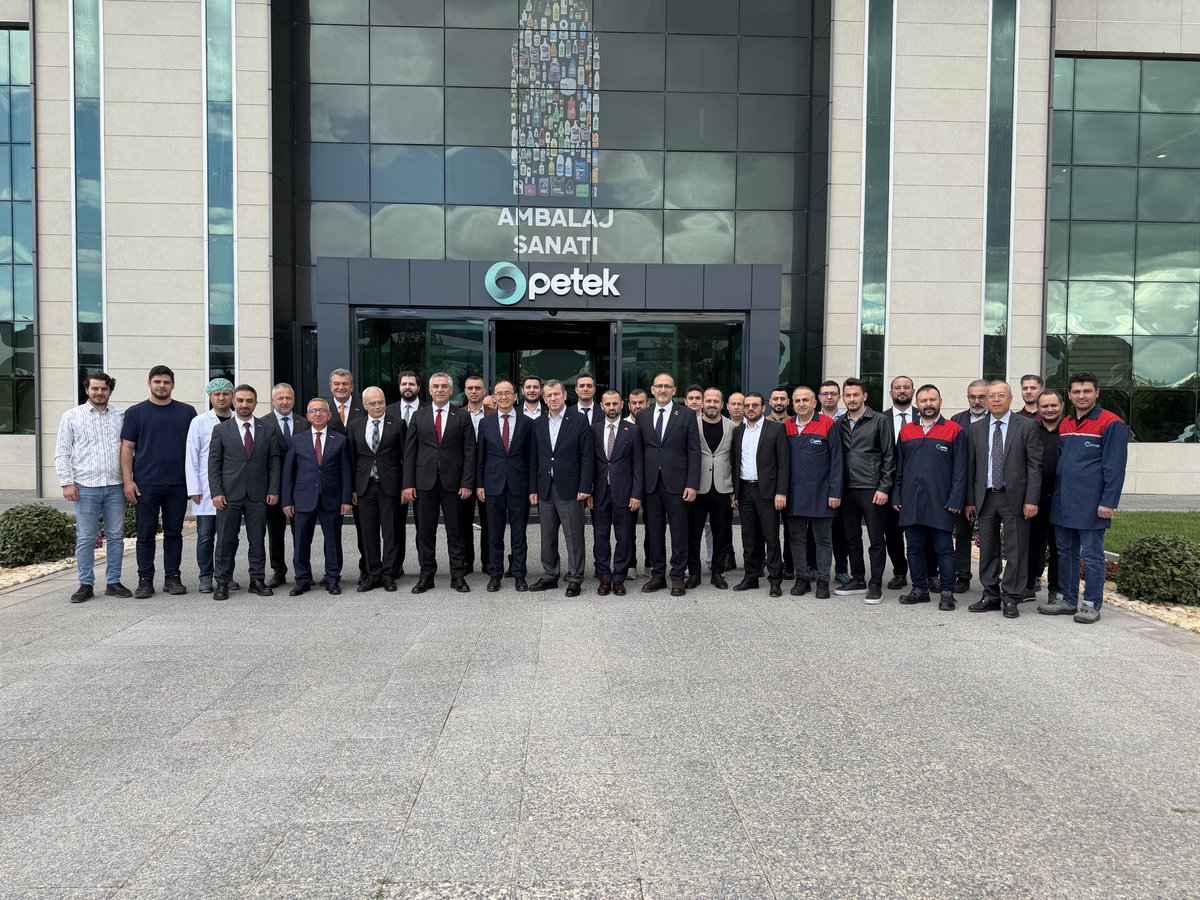 MUSIADKonya's tweet photo. Çin Halk Cumhuriyeti Ankara Büyükelçisi Sn. Jiang Xuebin, ÇİNSİAD Genel Başkanı Sn. Gao Xiaoming ve beraberindeki heyeti üyemiz, Petek Plastik’te ağırladık.

Başkanımız Sn. Osman Ulular ve Yönetim Kurulu Üyelerimizin katılımıyla gerçekleşen ziyarette; Petek Plastik’in ambalaj, kalıp ve plastik sanayisine yönelik üretim kabiliyeti ile Konya’nın farklı sektörlerdeki güçlü sanayi altyapısı yerinde incelendi.

Nazik ev sahiplikleri için Petek Plastik yönetimine teşekkür ederiz.

@ChinaEmbTurkiye @MUSIAD @OsmanUlular