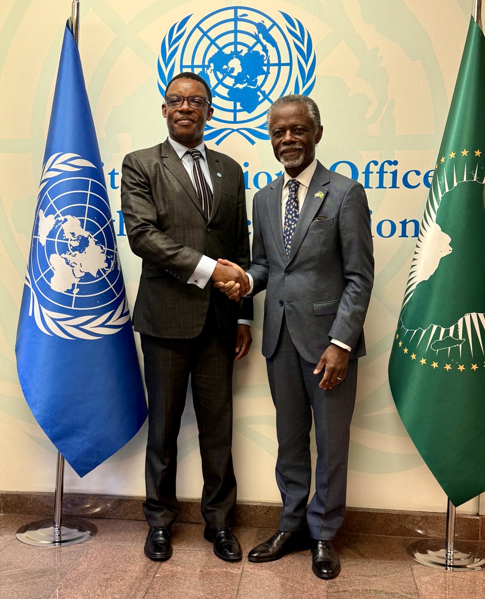 GGGIEthiopia's tweet photo. Strengthening ties for a greener, more secure #Africa. 🌍

#GGGI's @oakdanny, met with H.E. Parfait Onanga-Anyanga (@UNOAU_) to advance the #Climate, #Peace, &amp; Security agenda.

Focus: Conflict-sensitive climate finance &amp; building capacity as we look toward #COP32. 🤝 https://t.co/QgMLj69CMj