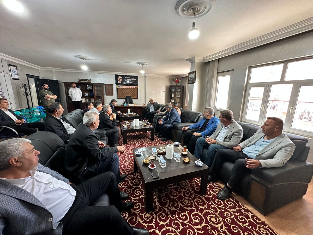 kadimdurmaz's tweet photo. 📌Şırnak saha çalışmalarımız kapsamında, Şırnak S.S. 5 No’lu Taşıyıcılar Kooperatifi’ni ziyaret ederek emekçilerin, esnafın ve taşımacılık sektörünün sorunları ile taleplerini dinledik.

Şırnak’ta sahadayız; dayanışmayı büyütüyor, çözüm için çalışmaya devam ediyoruz. #Şırnak #Sahadayız