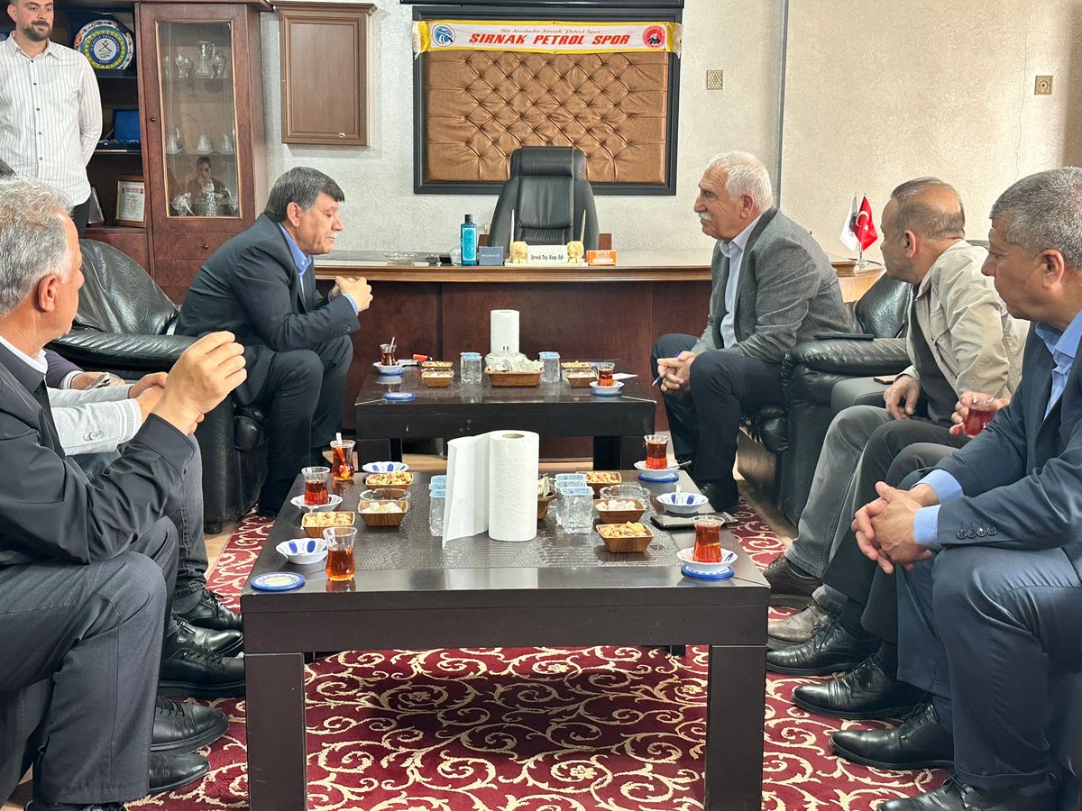 kadimdurmaz's tweet photo. 📌Şırnak saha çalışmalarımız kapsamında, Şırnak S.S. 5 No’lu Taşıyıcılar Kooperatifi’ni ziyaret ederek emekçilerin, esnafın ve taşımacılık sektörünün sorunları ile taleplerini dinledik.

Şırnak’ta sahadayız; dayanışmayı büyütüyor, çözüm için çalışmaya devam ediyoruz. #Şırnak #Sahadayız