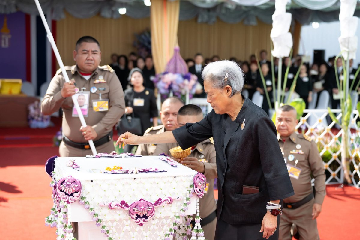 สลิ่มปกป้อง​สถาบัน​🇹🇭👑 tweet media