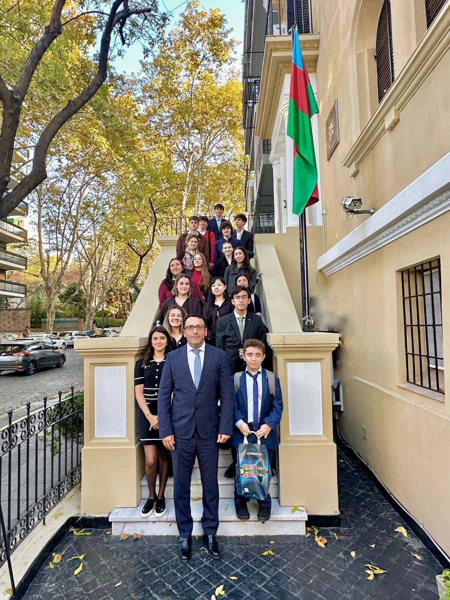AzEmbArgentina's tweet photo. El 14 de mayo, la Embajada de Azerbaiyán recibió los estudiantes de la Universidad Torcuato di Tella @utditella. En el curso de la reunión, los estudiantes  obtuvieron información general sobre Azerbaiyán, asi como sobre el WUF-13, que nuestro país albergará del 17 al 22 de mayo. A continuación, el encuentro continuó en forma de sesión de preguntas y respuestas con el Embajador @RamziTeymurov, durante la cual los estudiantes plantearon las cuestiones que les interesaban.