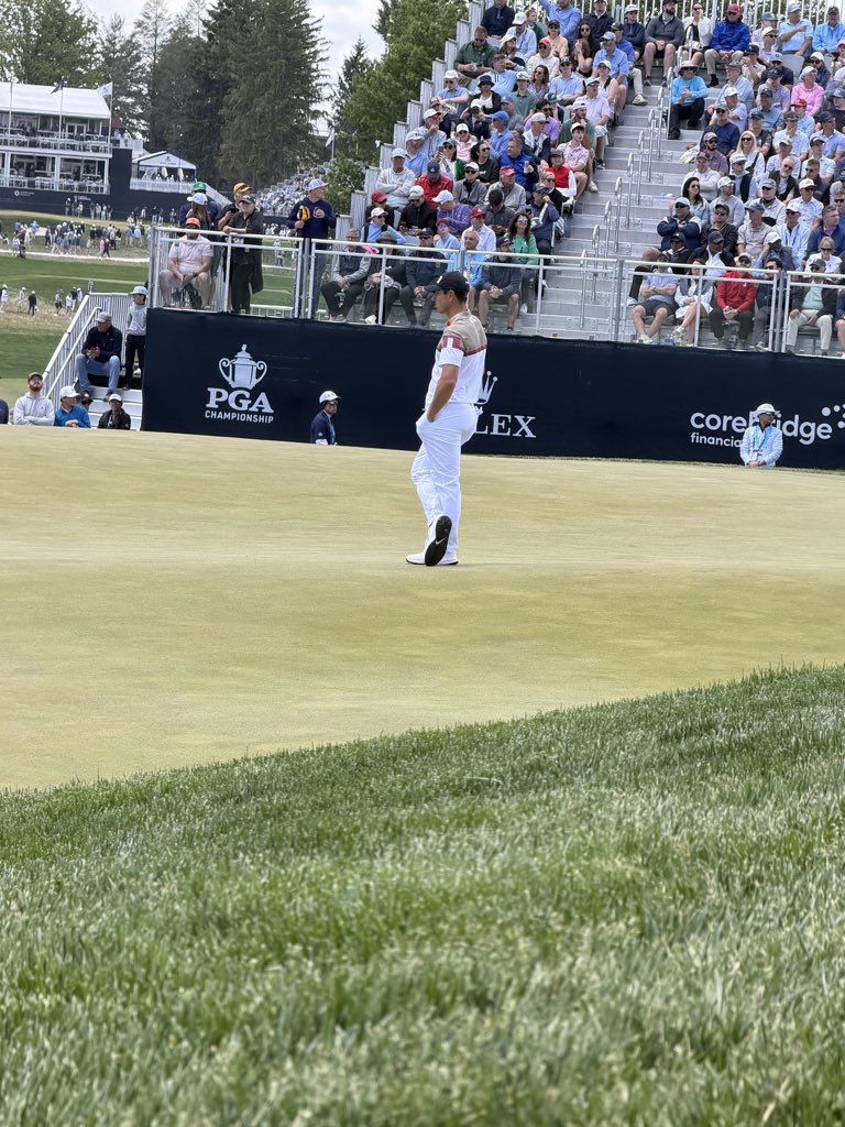 ckrabach's tweet photo. Not saying it’s me, but when I can see him he birdies. He should just let me in the ropes. @hovihead @ViktorHovi https://t.co/oDZpzrtqcr