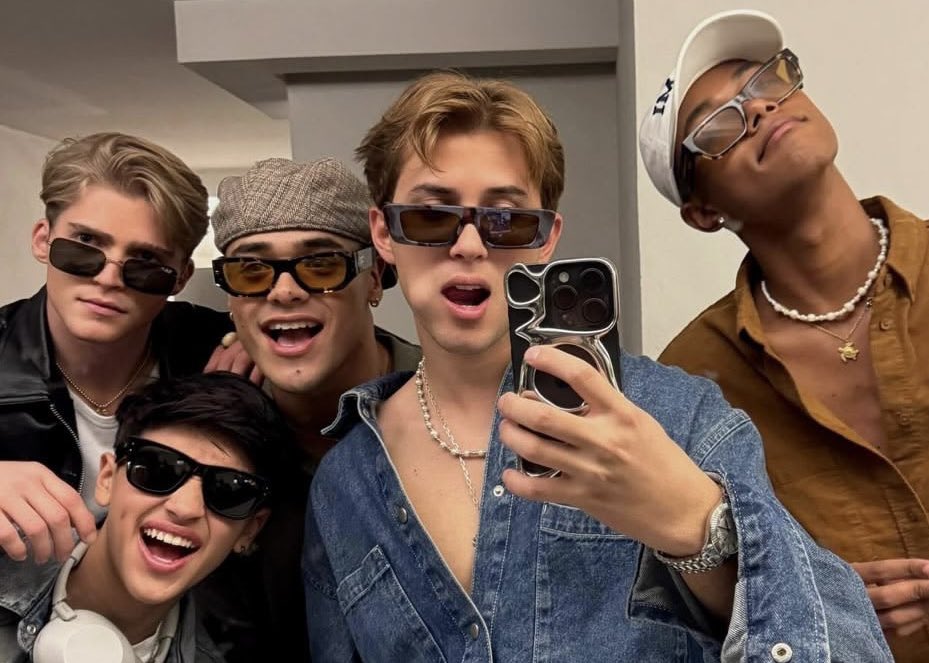 neogotmydual's tweet photo. buscando mutis :3

- stbv, nct dream y cortis
-  jeno, alejandro, juhoon n’ keonho
- 04 line / sv 🇸🇻 / ella

nueva cuenta! mi contenido se fija en los 3 grupos mencionados; estoy abierta a interactuar con cualquier contenido (っ ॑꒳ ॑c )

♡ + ↻ pls

#dualtwt #nctzentwt #coertwt https://t.co/GM6V8asxHo
