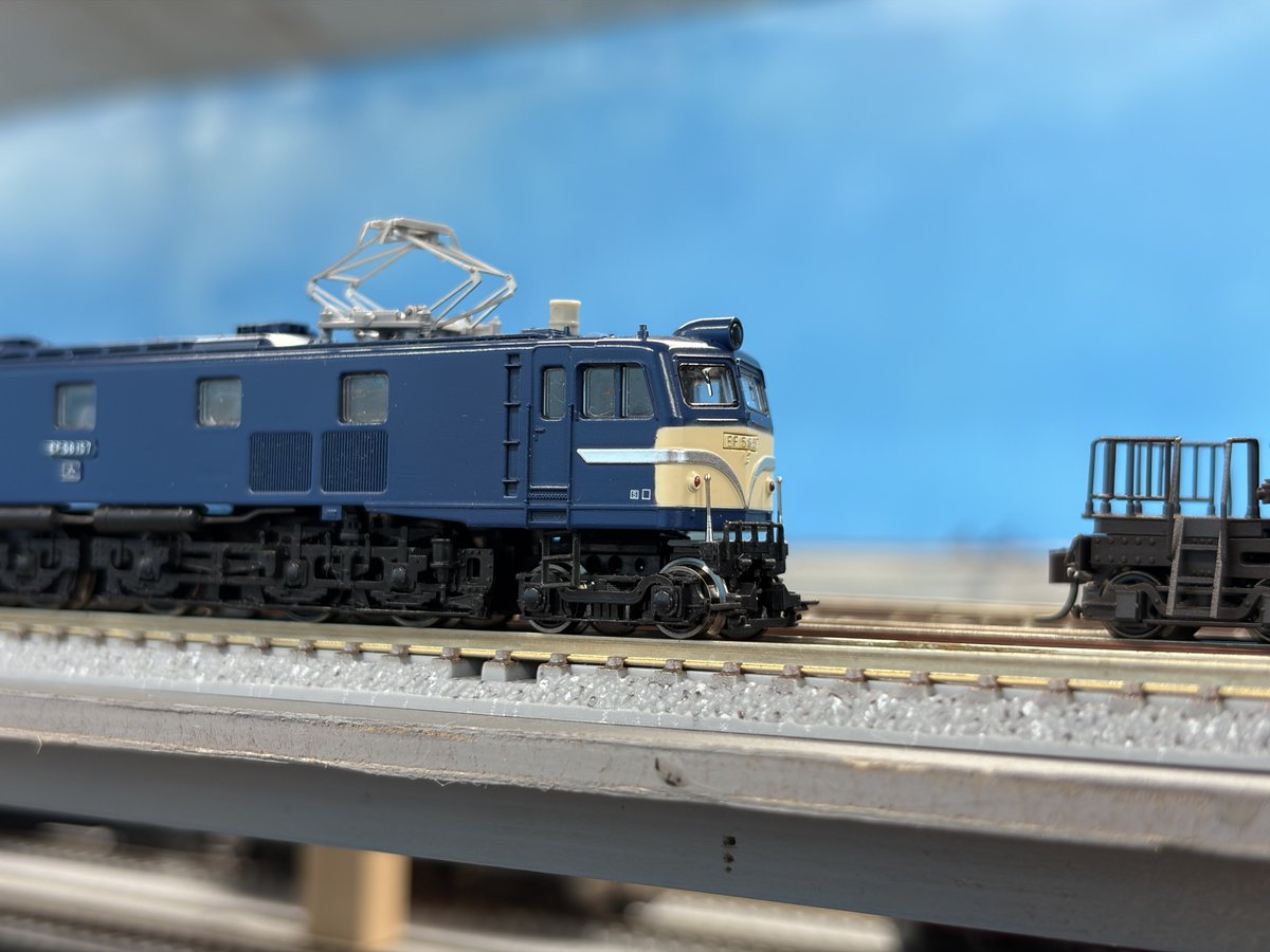 まだまだ弄る #TOMIX 旧製品 #EF58 先台車の位置は合っているように
