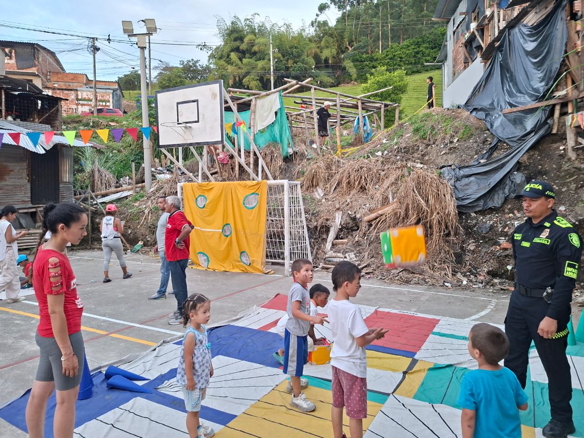 ProteccionPonal's tweet photo. Desarrollamos actividades lúdicas de prevención dirigidas a niños, niñas y adolescentes y, en #Caldas, promovemos entornos seguros y mensajes de prevención💚.
#JuntosPorLaNiñez https://t.co/aF8iepG1Kf