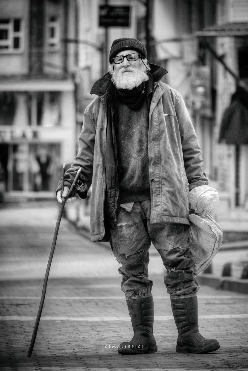 cemalsepici's tweet photo. Görmek istemiyor kimse
Derdi büyük olanları yakınında
#cemalsepici #life #bnw_greatshots #photographclup #lensculturestreets #life #streetphotographer #streetscape #streetdreamsmag #streets_storytelling #streetlife_award #portraitphotography #life #PHOTOS #artphoto https://t.co/SYxFopIiWp
