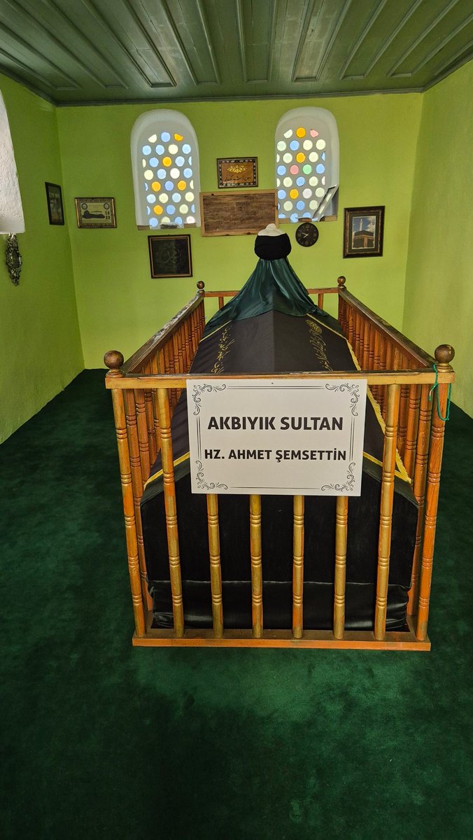 nuranyigit's tweet photo. Akbıyık Sultan ,Ruhuna el-Fatiha 🤲💚🌹 https://t.co/c61Gsp3byG