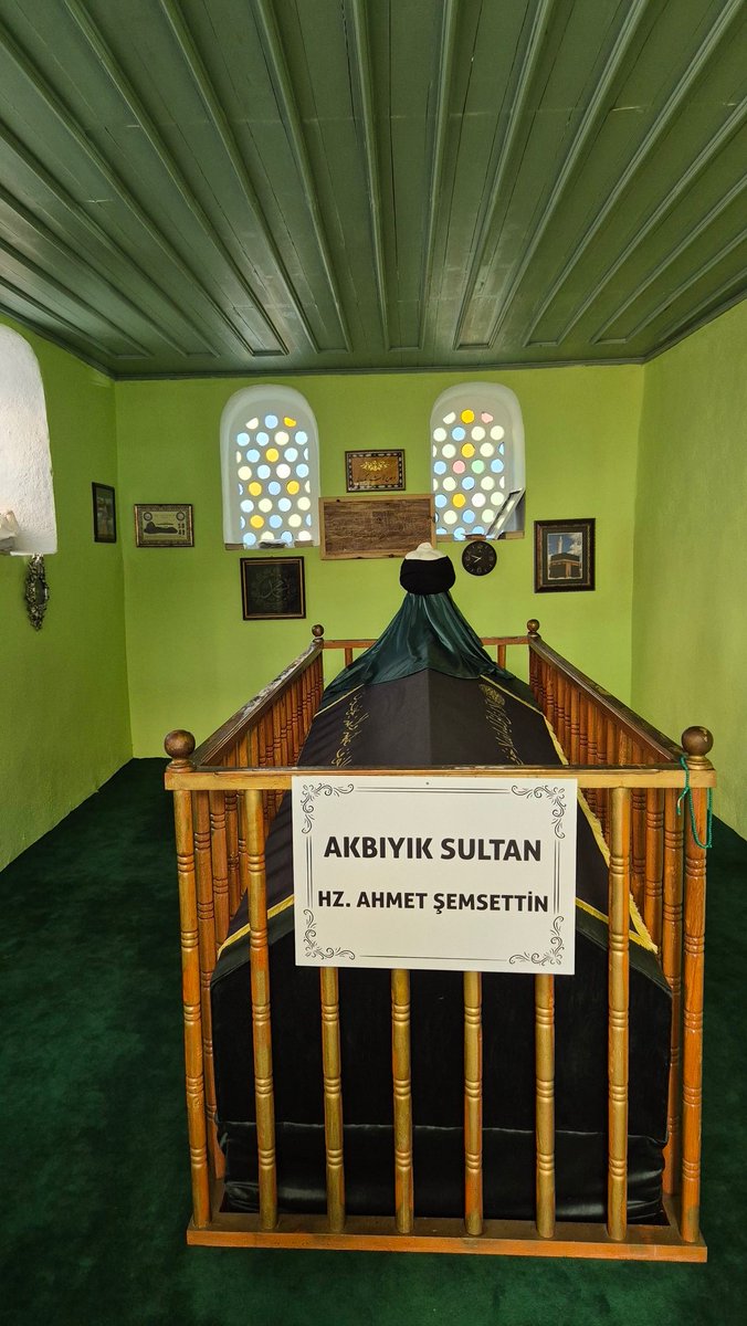 nuranyigit's tweet photo. Akbıyık Sultan ,Ruhuna el-Fatiha 🤲💚🌹 https://t.co/c61Gsp3byG