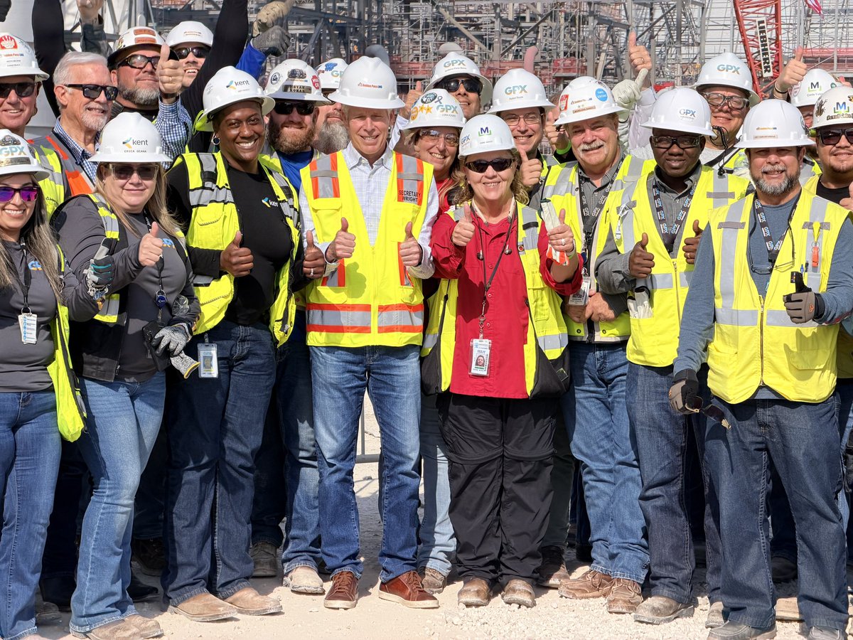 SergioChapa's tweet photo. 🇺🇸 "Natural gas is the fastest growing US export, US Energy Secretary Chris Wright said at Golden Pass LNG

We got a "mini-tour" of the plant, which has now sent out its first two export cargoes

#LNG #ONGT #NatGas #Shale #OOTT #Houston #SWLA #Louisiana https://t.co/FYGv5IvuhK