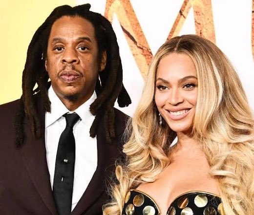 JUSTICEFORCATHY's tweet photo. What y’all see:                       Jay z lowkey sees: https://t.co/G4KFWNsHT1