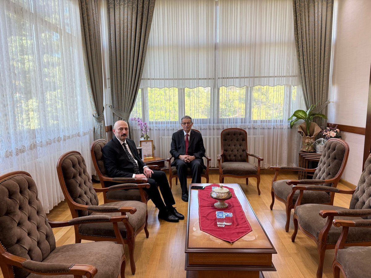 kirklarelimem's tweet photo. Önceki Dönem Tarım ve Köyişleri Bakanı, Anadolu Mektebi’nin kurucusu ve Yönetim Kurulu Başkanı Prof. Dr. Sayın Sami GÜÇLÜ, İl Millî Eğitim Müdürümüz Murat ALTINÖZ’ü makamında ziyaret etti.

@tcmeb @valikirklareli @ugurturan68 https://t.co/Bi3lWdZxfF