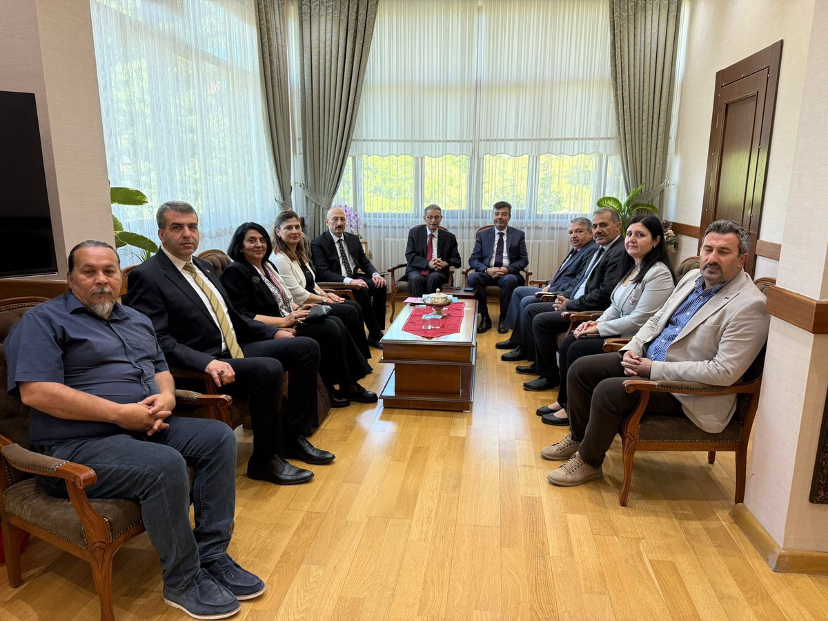 kirklarelimem's tweet photo. Önceki Dönem Tarım ve Köyişleri Bakanı, Anadolu Mektebi’nin kurucusu ve Yönetim Kurulu Başkanı Prof. Dr. Sayın Sami GÜÇLÜ, İl Millî Eğitim Müdürümüz Murat ALTINÖZ’ü makamında ziyaret etti.

@tcmeb @valikirklareli @ugurturan68 https://t.co/Bi3lWdZxfF