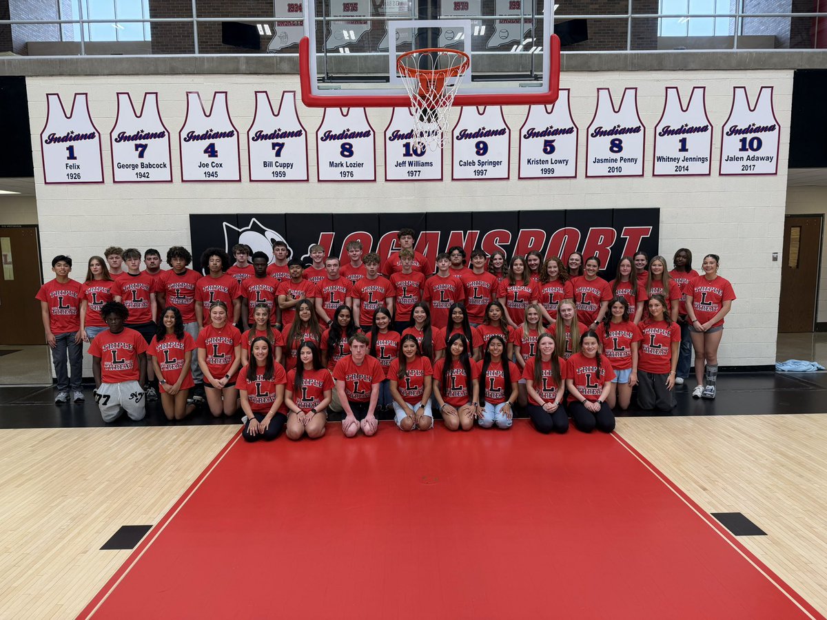 Berry_Athletics's tweet photo. This year we recognized 72 student athletes that have participated in athletics all 3 seasons. Thank you to these dedicated individuals who sacrifice their nights and weekends representing our school and community. https://t.co/Ykucu6P74A