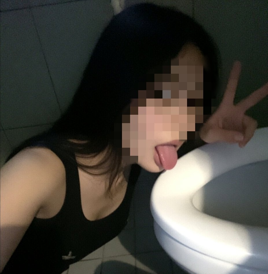 yeonu64444's tweet photo. 밖 에서는 고급 스럽게 다니다가 집 에와선 변기통 핥으면 자괴감에 수치스러워서 정신 나갈거같아
내 친구들도 나 인줄 모르고 x 보다가 피드 보고 나한테 정액 배출하고 가겠지?
너희들은 자신 없어서 나한테 사랑고백도 못했는데
나 사실 여기선 인권 포기하고 남자들의 구경거리 암캐로 살고있어 https://t.co/2U0hhQNMGH