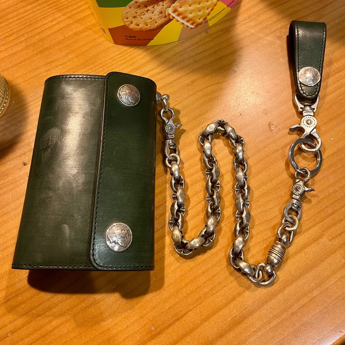58_R_58's tweet photo. 財布買っちった
クセ強ワニさんは休憩に入ります https://t.co/pt398xWGbj