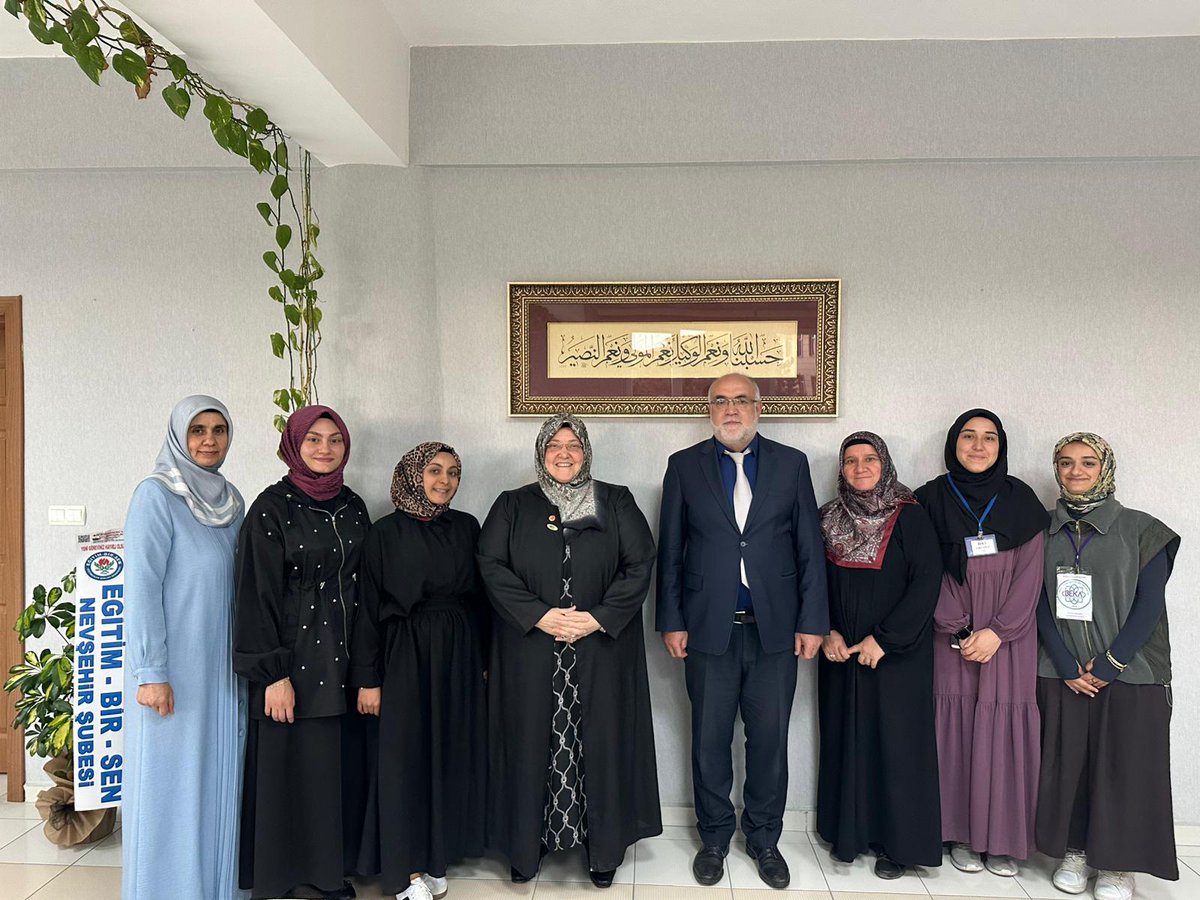 DunyaCakop's tweet photo. Nevşehir Hacı Bektaş Veli Üniversitesi İlahiyat Fakültesi Dekanı Sayın Prof. Dr. Adem Çatak, Başkanımız Sayın Zuhal Öztürk’ü makamında ağırladı. Nazik misafirperverliği için kendilerine teşekkür ederiz.✨ https://t.co/LBJ6gquofy