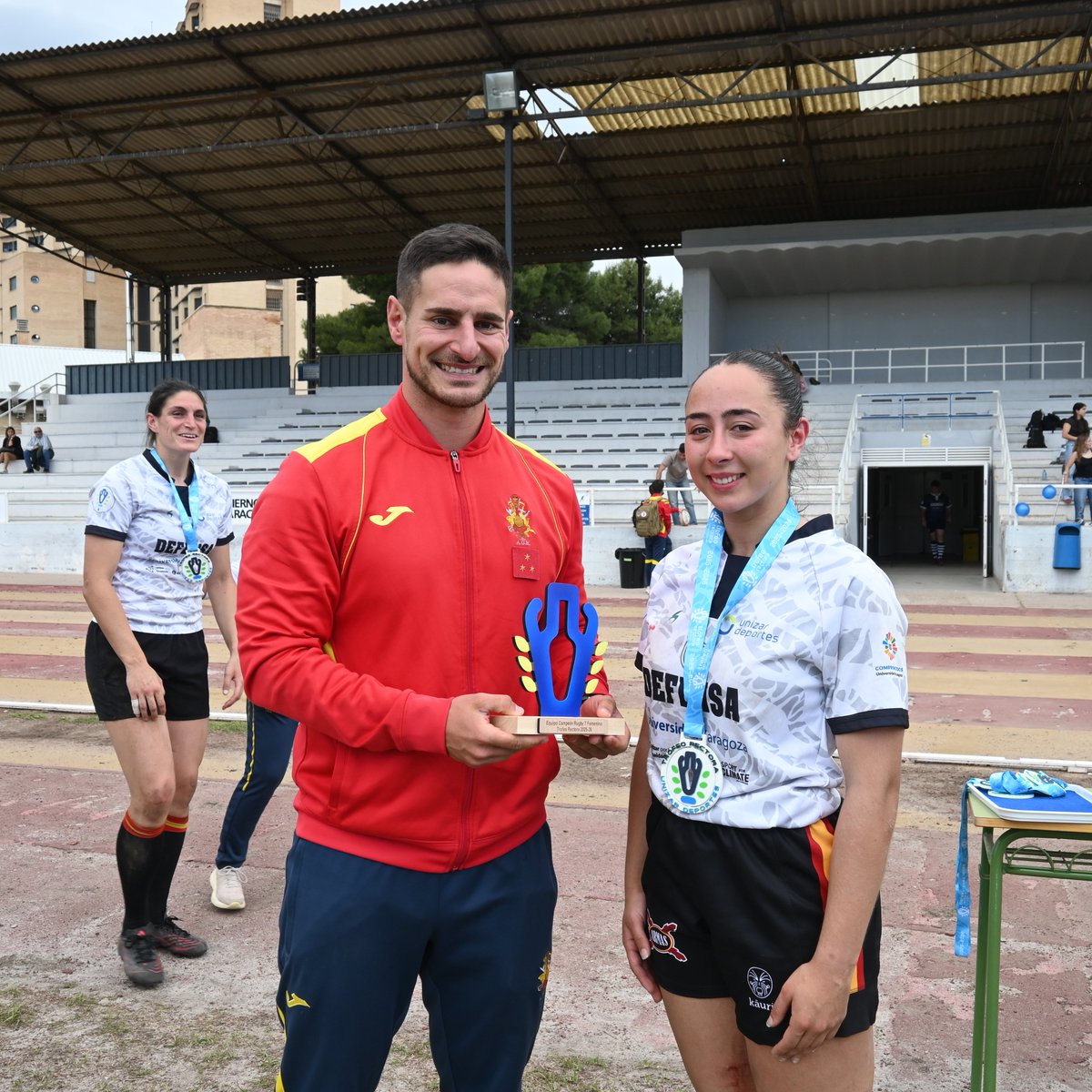 CUDZaragoza's tweet photo. Felicidades a nuestros alumnos por la consecución de un nuevo #TrofeoRectora de la Universidad de Zaragoza, que supone el quinto en la historia de @CUDZaragoza. Enhorabuena también a la EINA y a la Facultad de Veterinaria, por su 2º y 3er puesto https://t.co/AI4wIZPfjc https://t.co/6EraBVtwFy