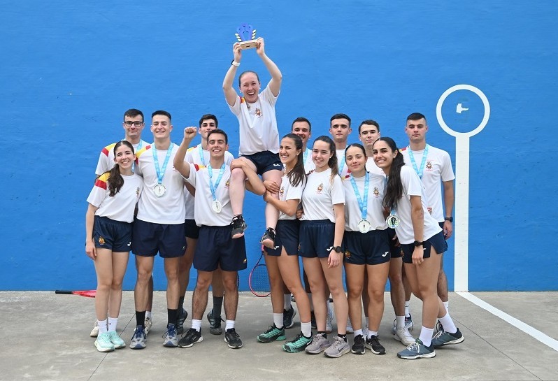 CUDZaragoza's tweet photo. Felicidades a nuestros alumnos por la consecución de un nuevo #TrofeoRectora de la Universidad de Zaragoza, que supone el quinto en la historia de @CUDZaragoza. Enhorabuena también a la EINA y a la Facultad de Veterinaria, por su 2º y 3er puesto https://t.co/AI4wIZPfjc https://t.co/6EraBVtwFy