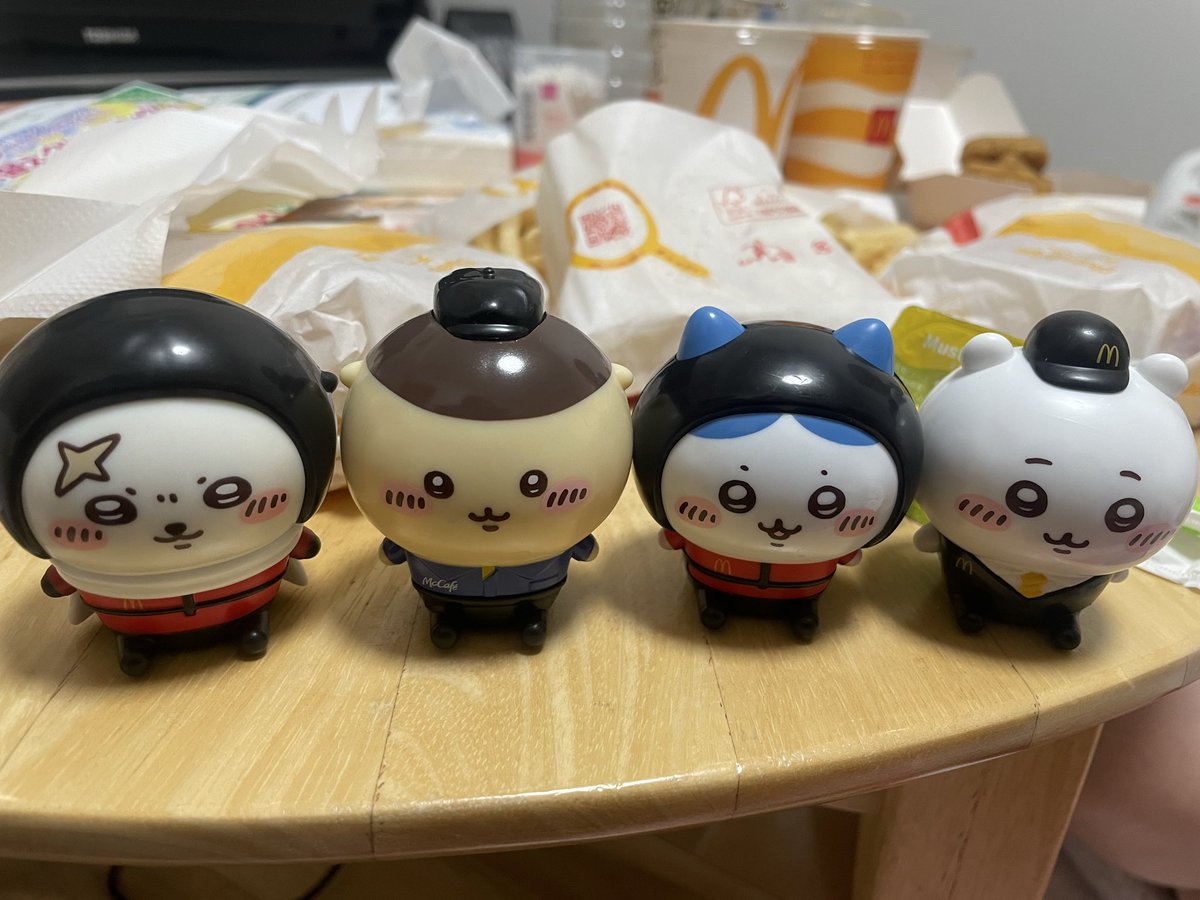 RYOcccl's tweet photo. 5／15本日ちいかわハッピーセット
発売日！！
マクドナルド公式アプリのクーポンで
モバイル注文で
4つゲット！！
してきましたああああ！！

うさぎは5/29からですね！！

#ちいかわマクドナルド https://t.co/UlIP8fhDan