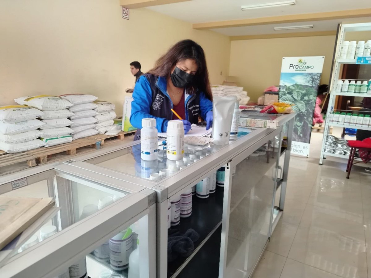 AgrocalidadZ3's tweet photo. #Tungurahua | 🔍📦 Realizamos control post registro a almacenes de insumos agropecuarios en el cantón Pelileo, con el fin de verificar documentos, infraestructura y calidad de productos para una producción segura. 
#InsumosDeCalidad https://t.co/wRH5rDtf8B