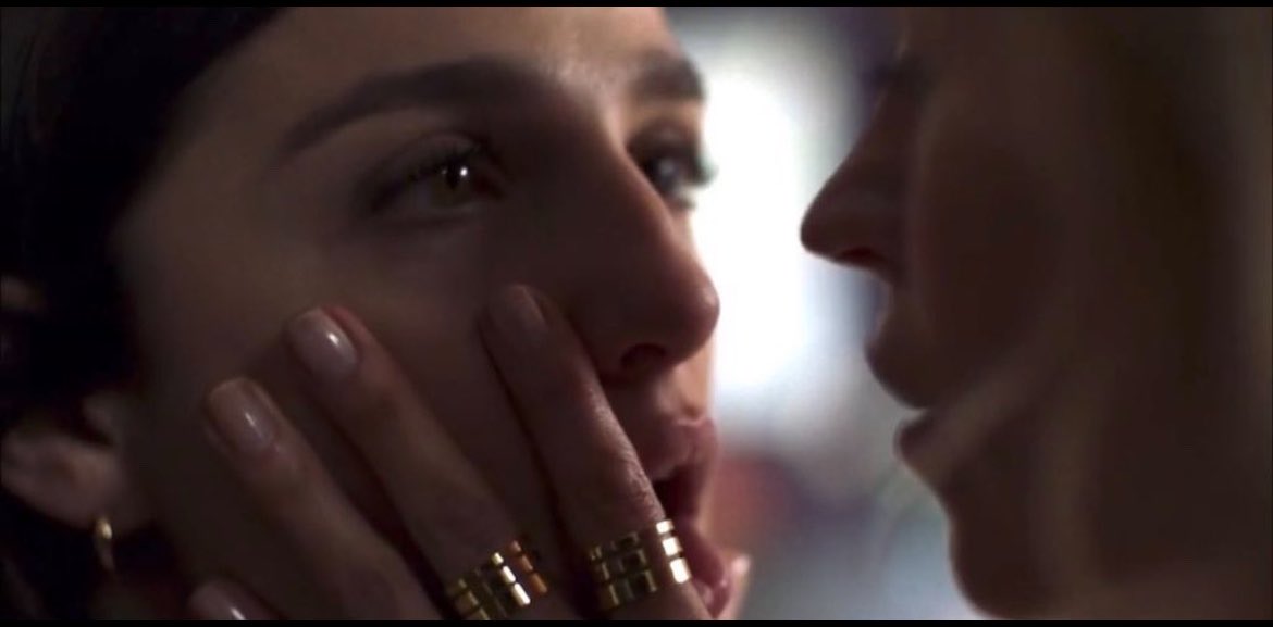 armandcent's tweet photo. Happy #FingersOnHerMouthFriday https://t.co/PDFzRb32Pf